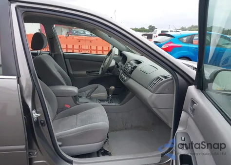 2005 Toyota Camry Std z USA, uszkodzony, nr VIN 4T1BE32K95U941002